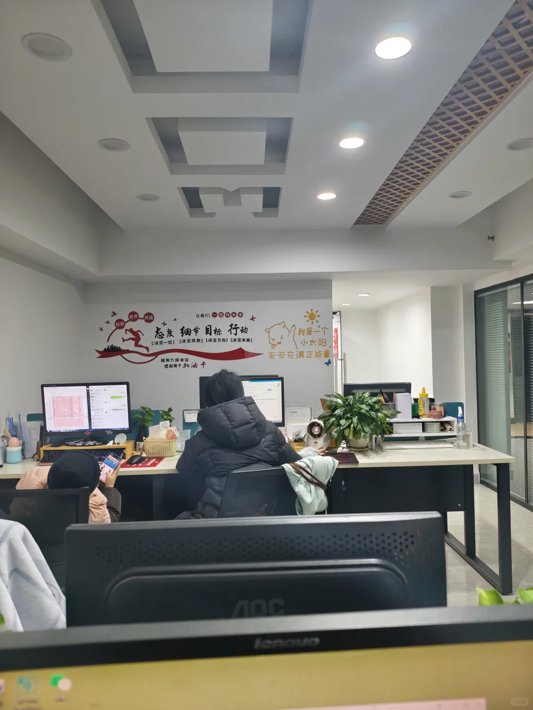 招聘同事啦，早九晚五