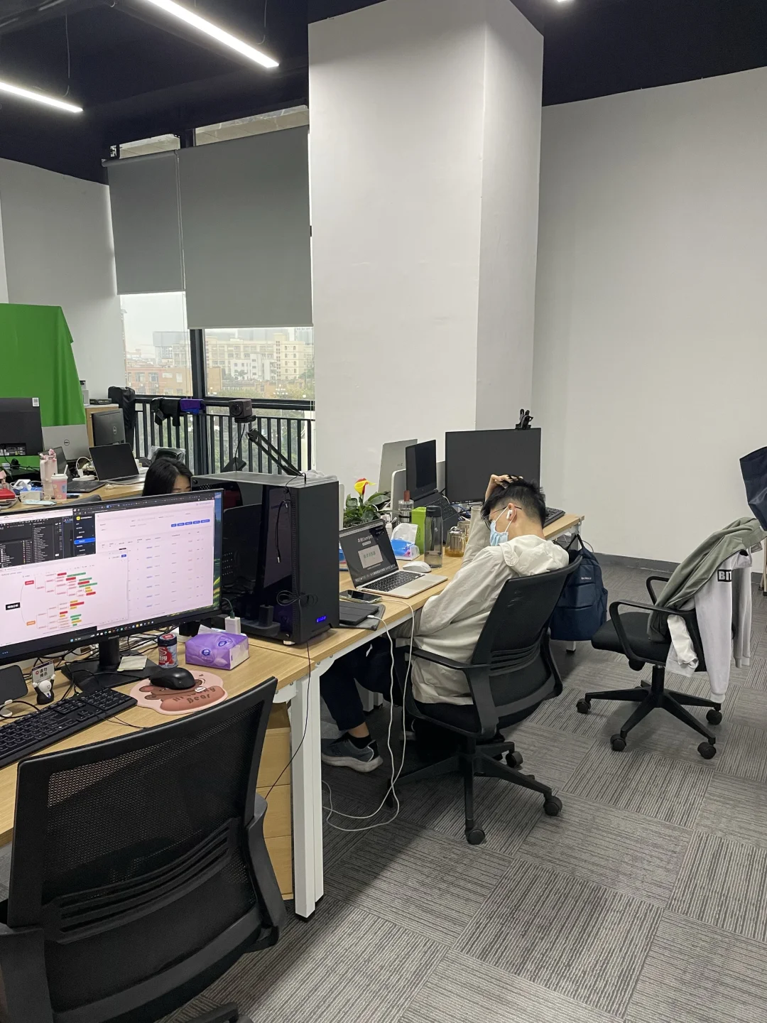 还是入职初创公司了，就我一个员工😭