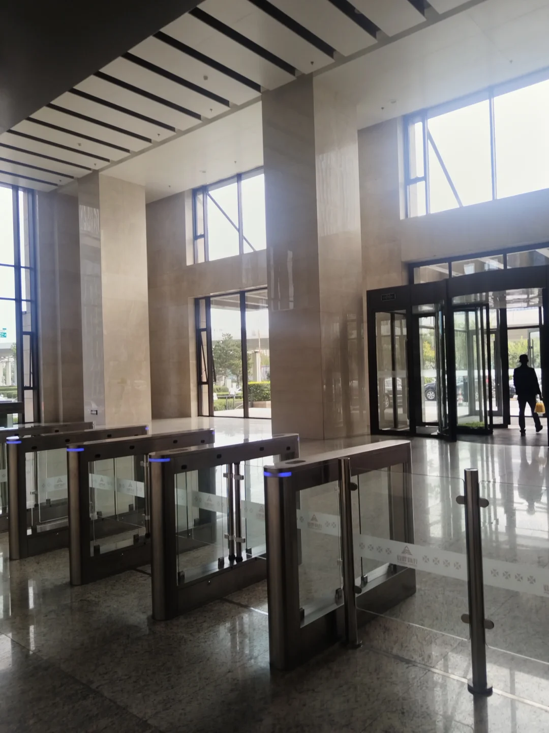 公司突然招聘5人怎么回事？