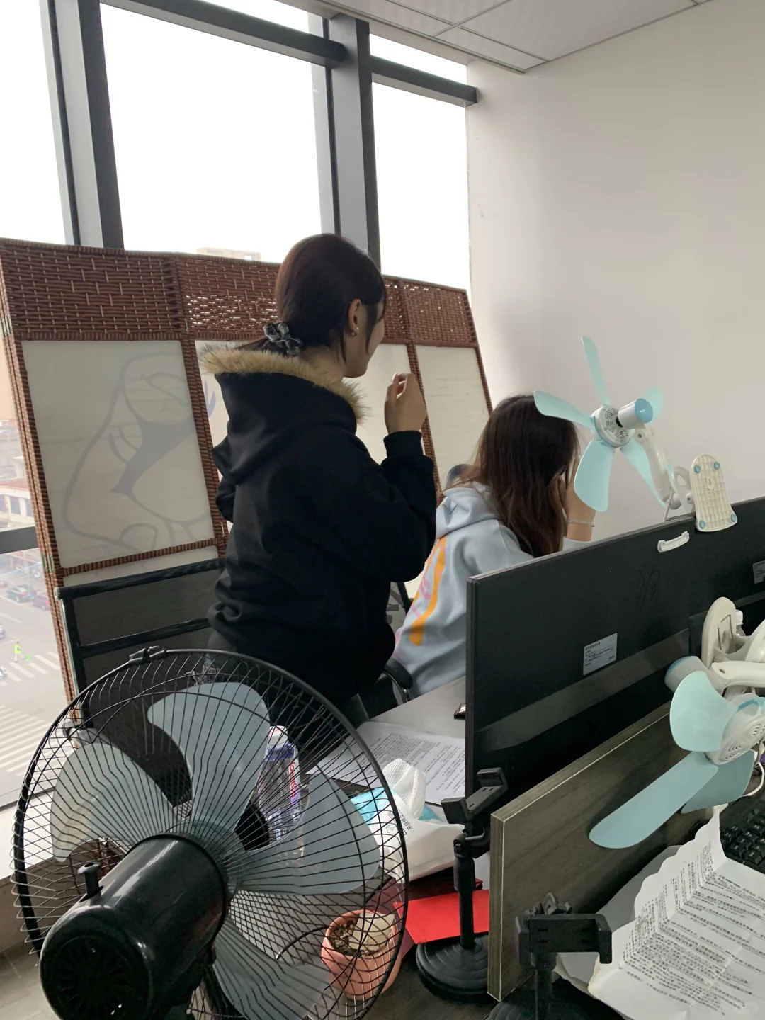 朝九晚六 文员～