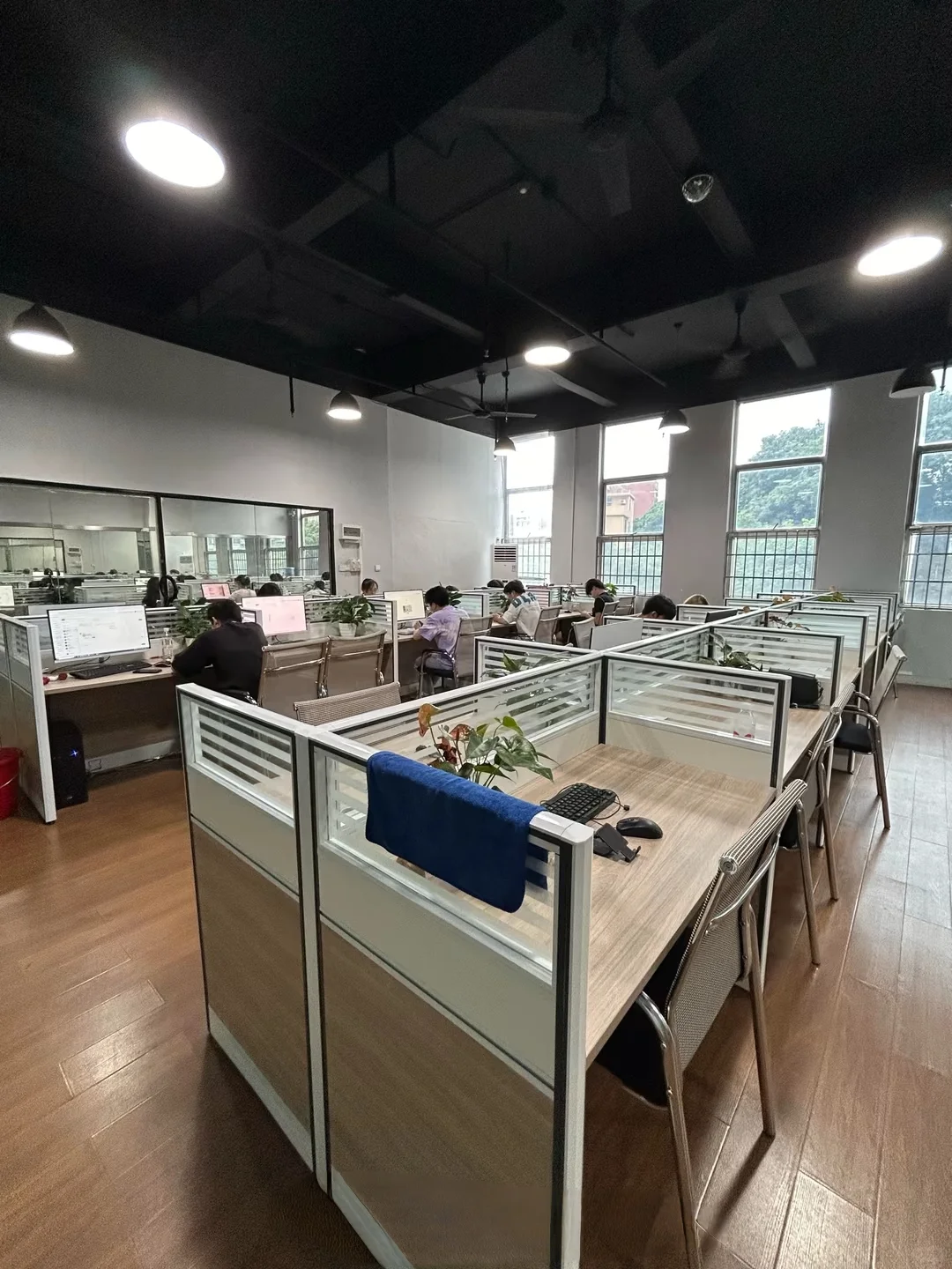 无经验办公室文员月8000|来这里上班已