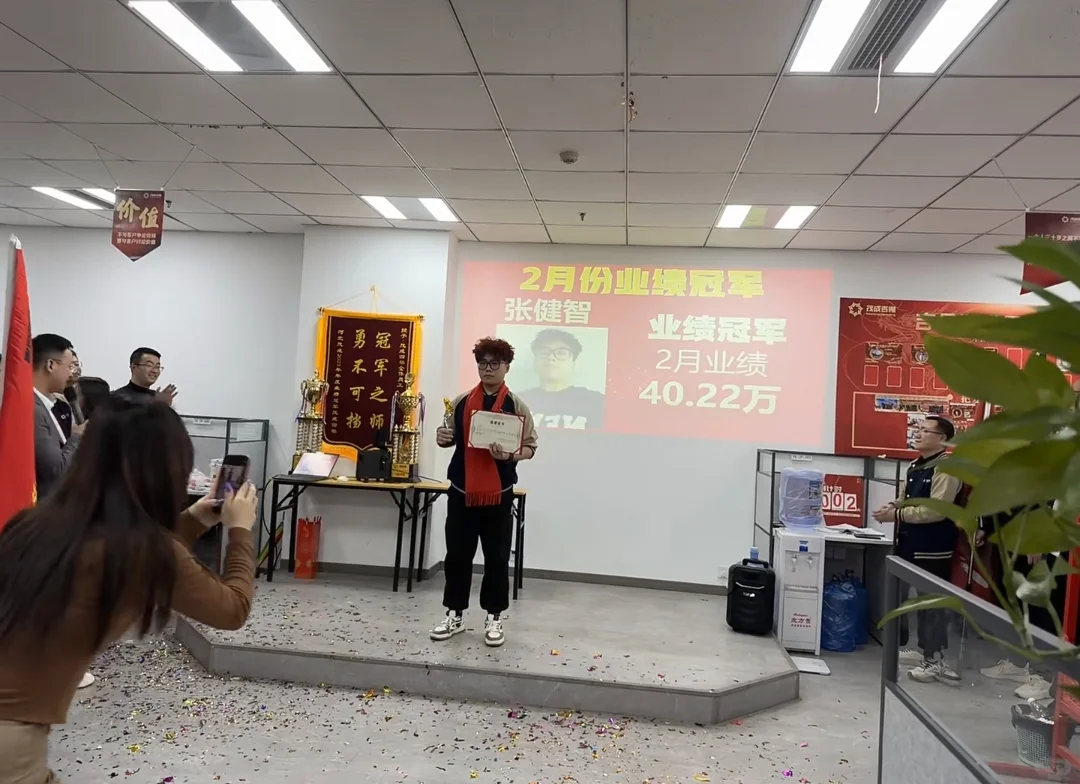 招聘啦，轻轻松松月入过万啦