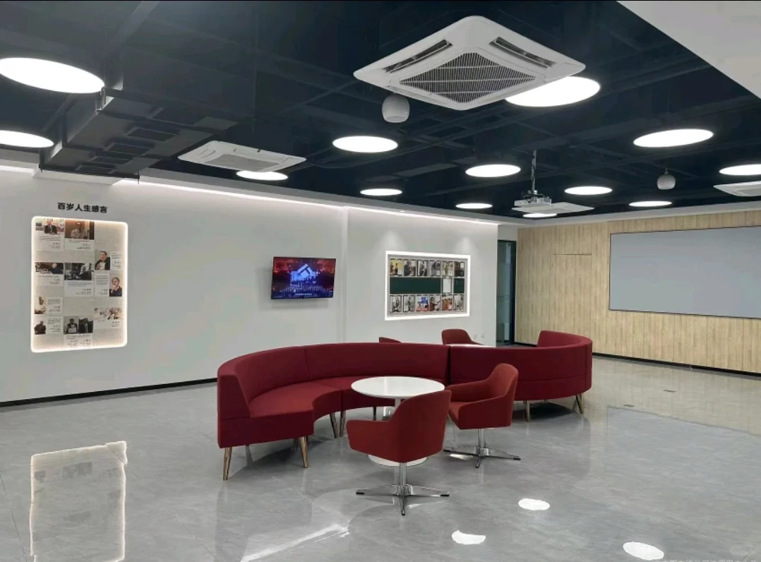 找工作吗,周末双休,五险一金