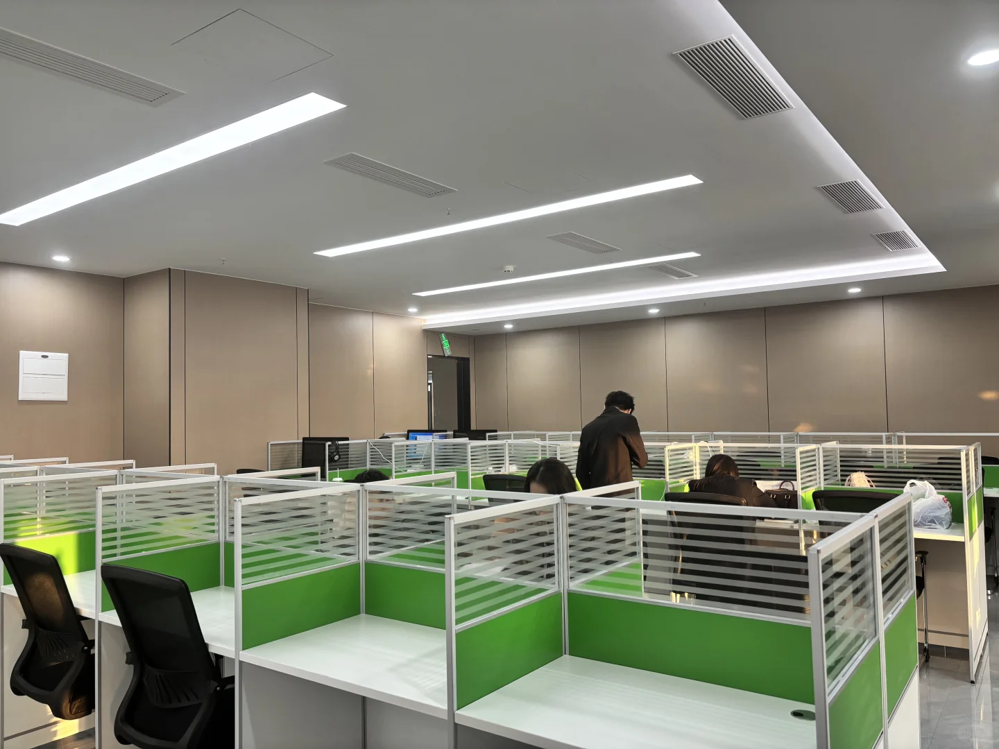 招人！招人！找工作的看过来啦～