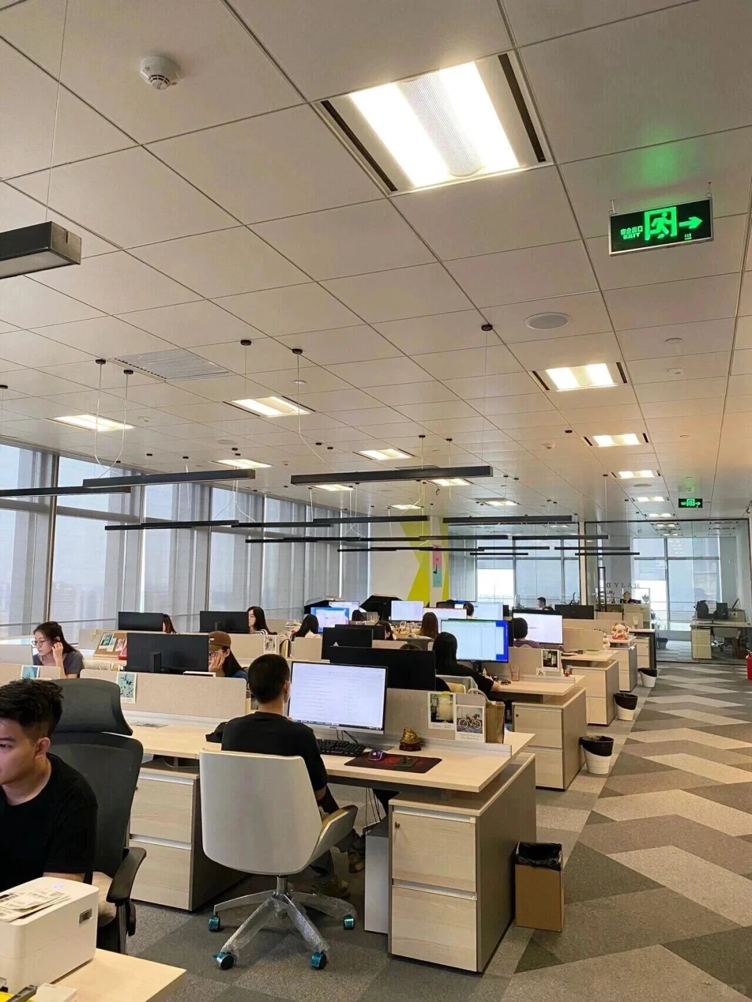 计算机实习女孩，真不用为了将来发愁！