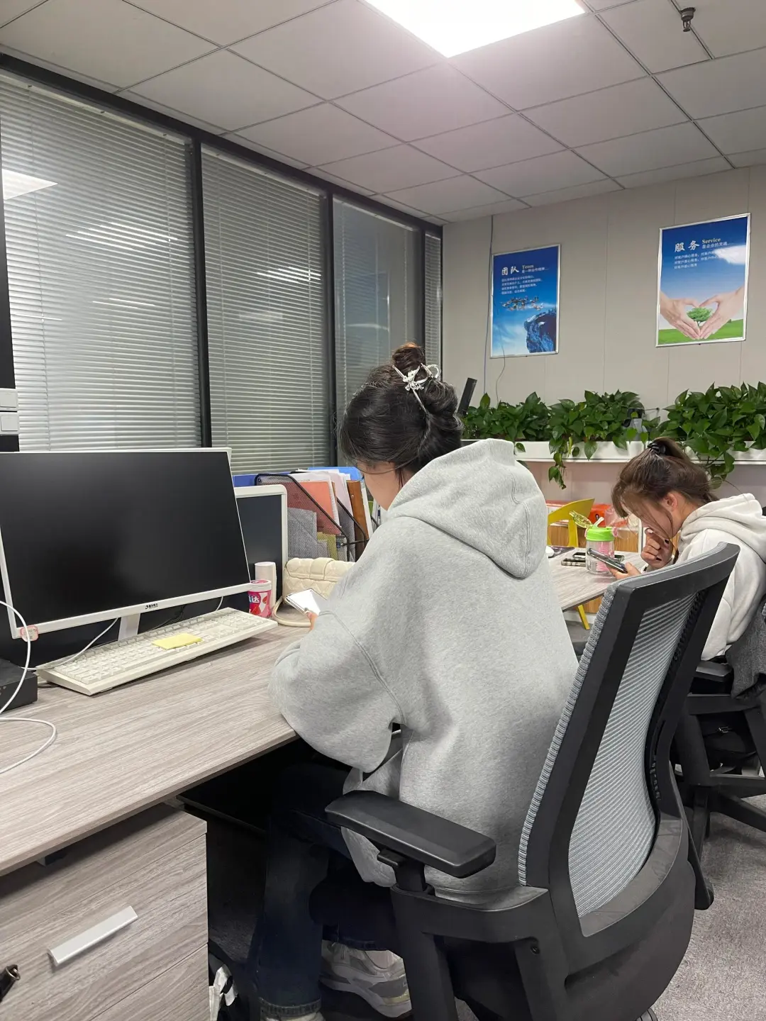 长白班文员7000左右包吃住