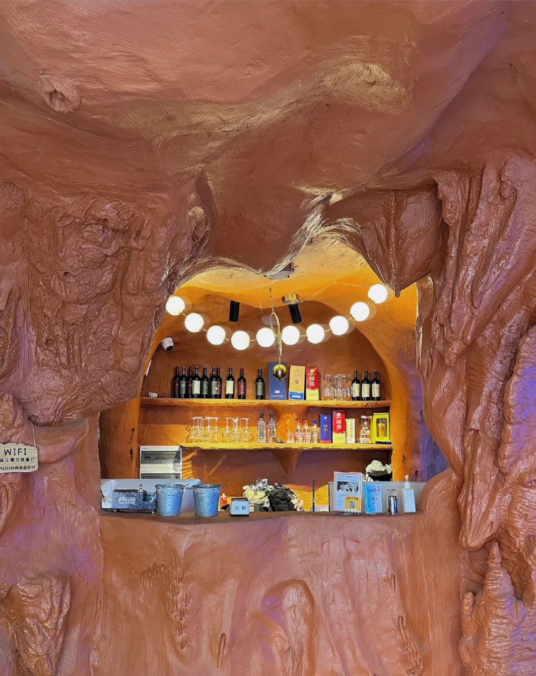 清吧招聘了 我们包吃住 还可以报销路费！！