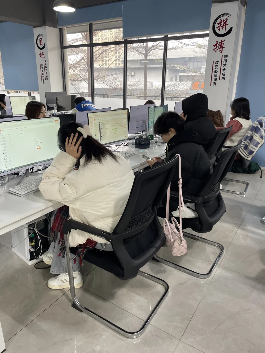 东莞文员 早十晚六文员 一个月拿六千多