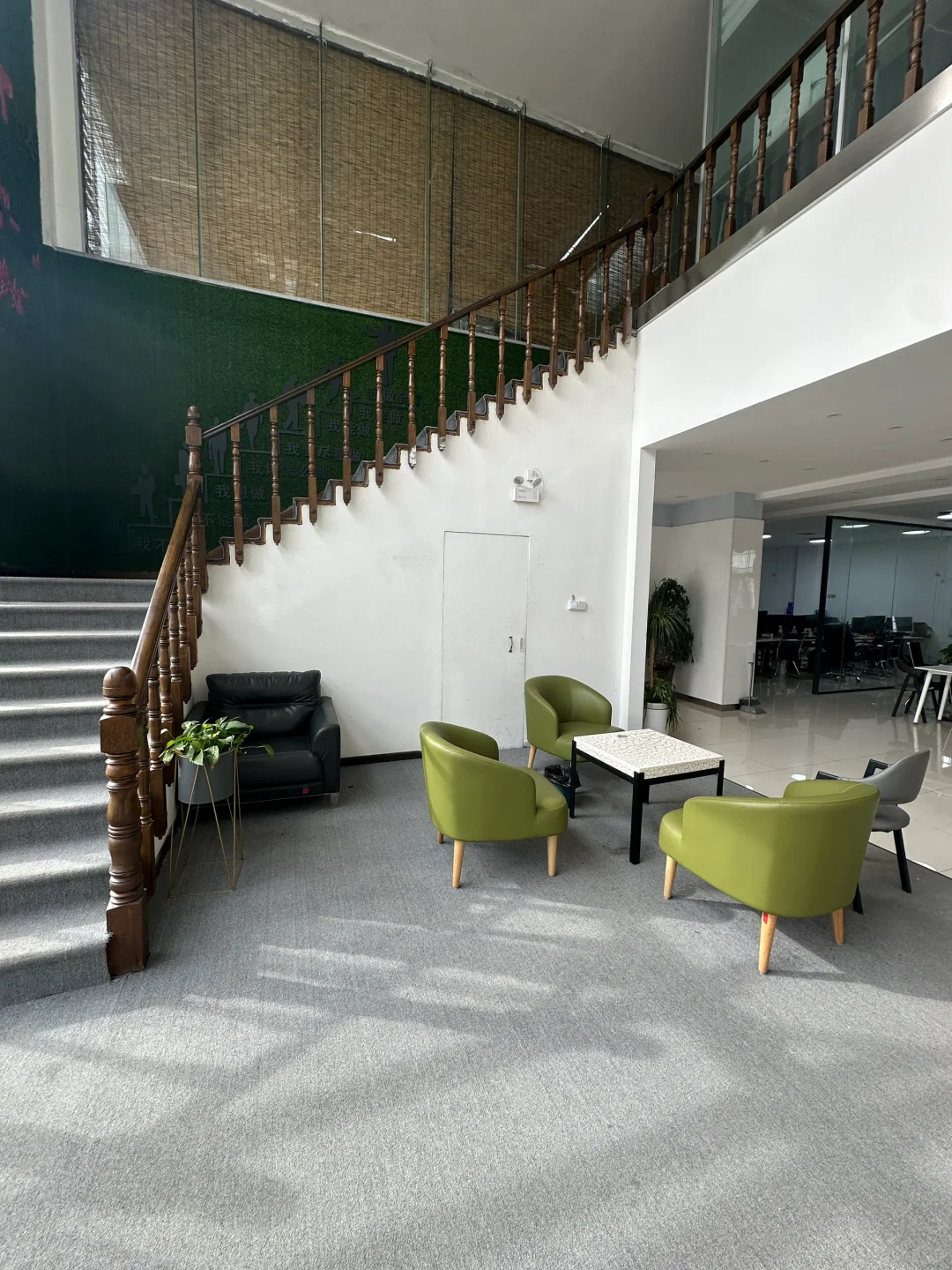 公司给你们开好了，洛阳免费带