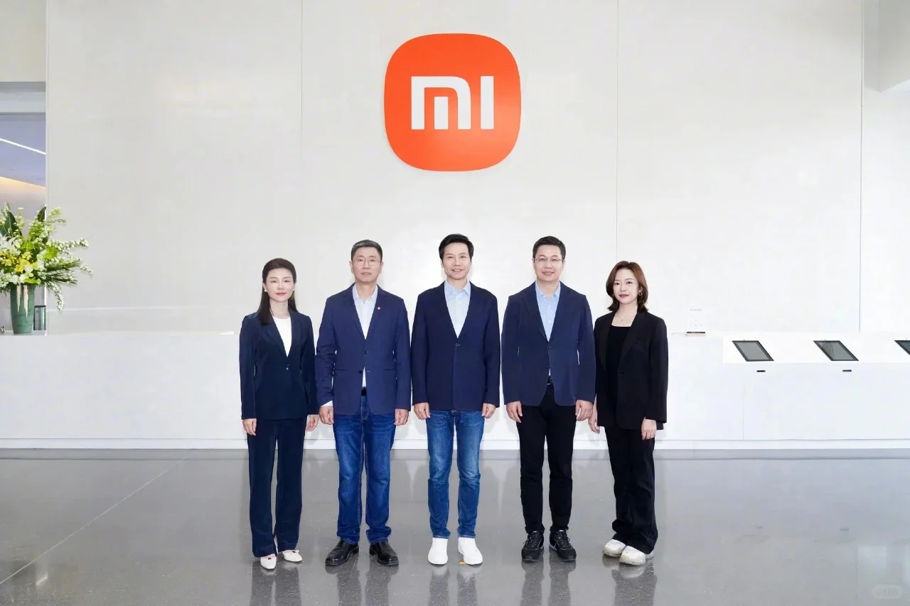 小米两位副总裁，学历和履历差距太大了