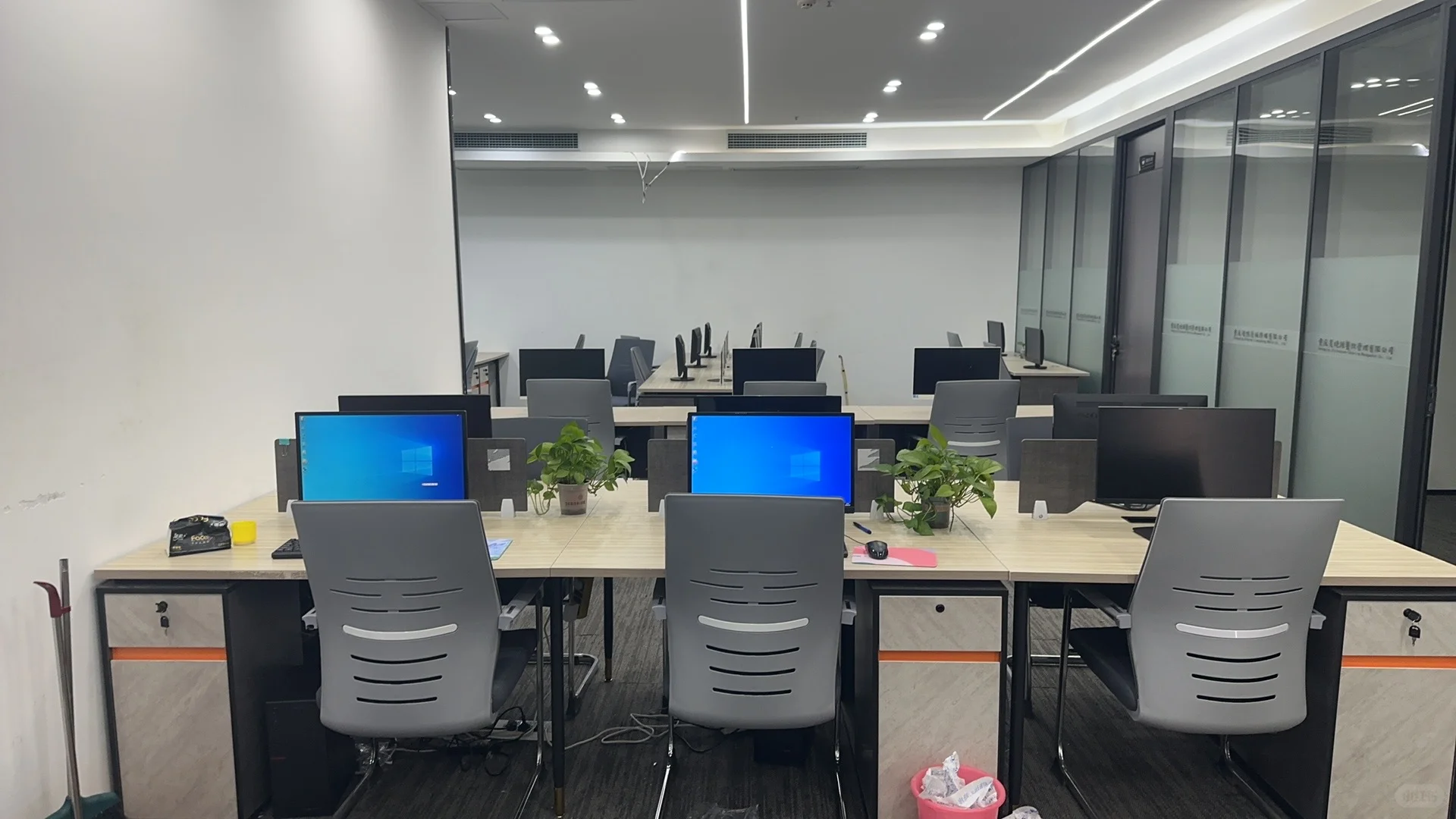 800平的初创传媒公司招的到人吗？