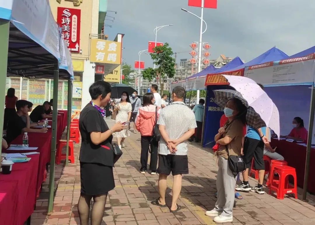 “筑梦青春·就业启航”招聘会成功举办！