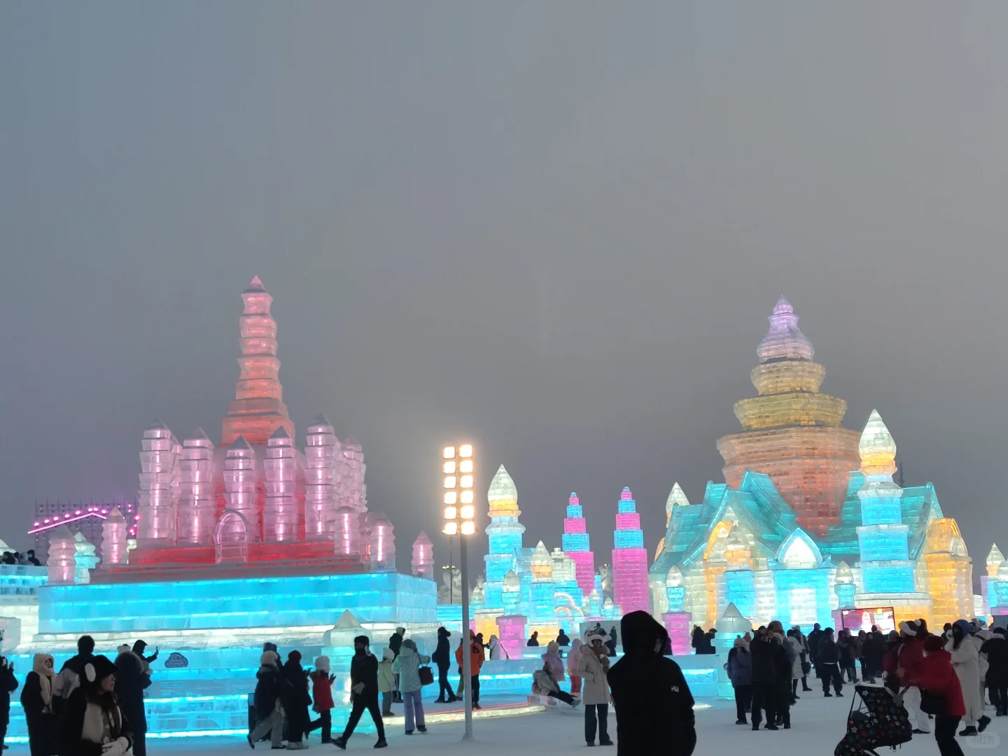 3月30号招聘穿玩偶服兼职数名