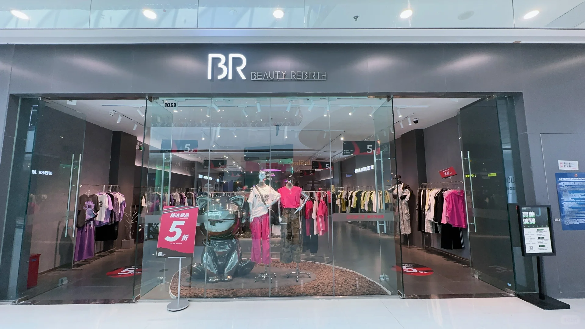 南宁万达茂附近有没有找工作的