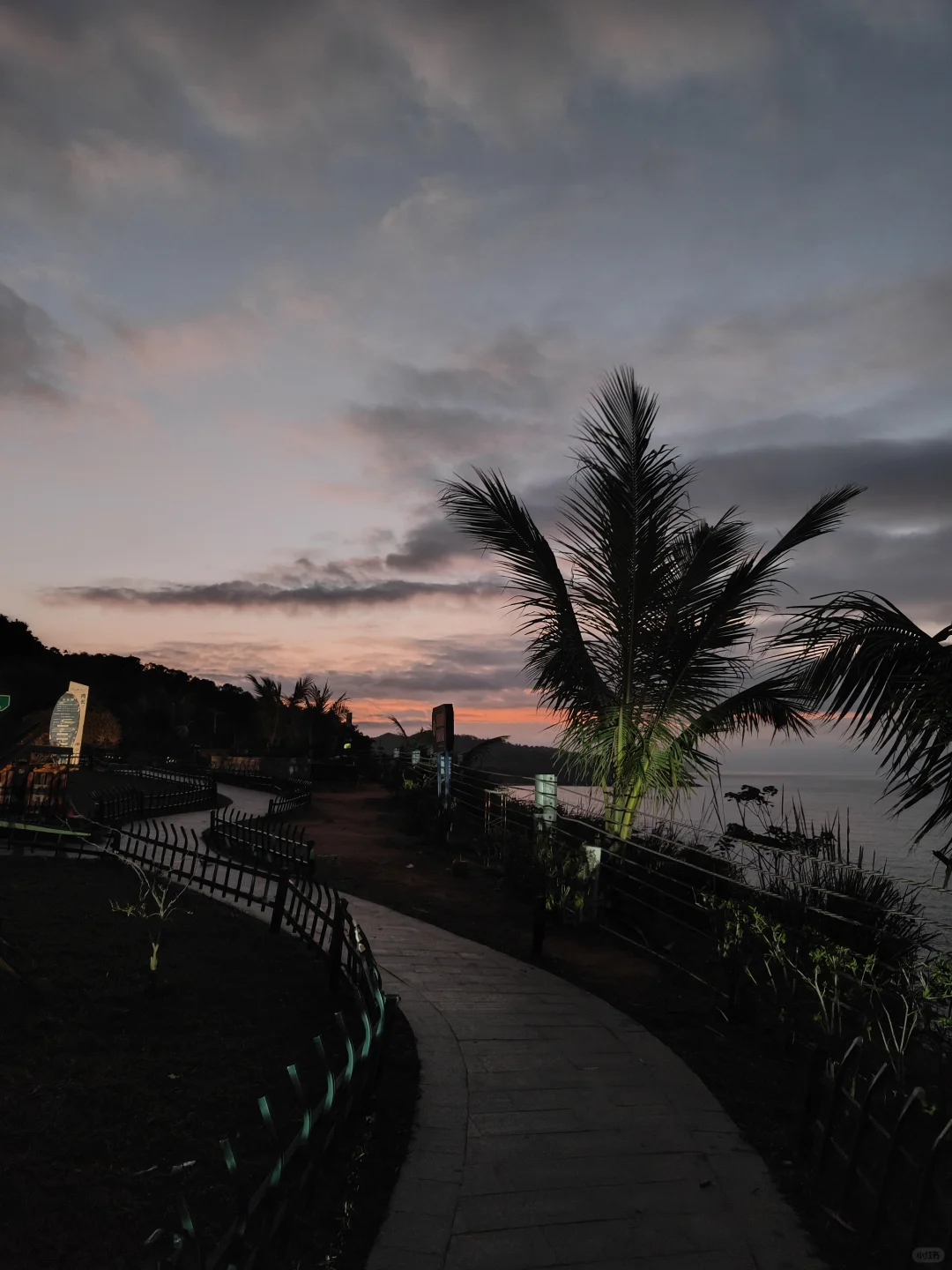 自己存钱偷偷去旅游，父母发现后骂我