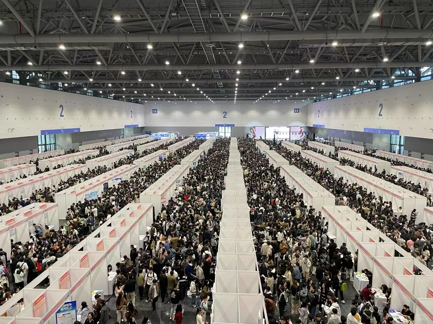 杭州招聘会，人也太多了