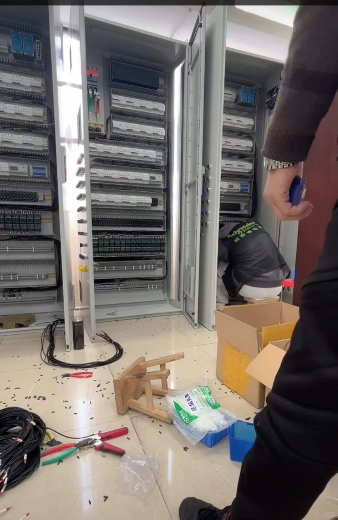 来几个徒弟一起做能接受出差就可