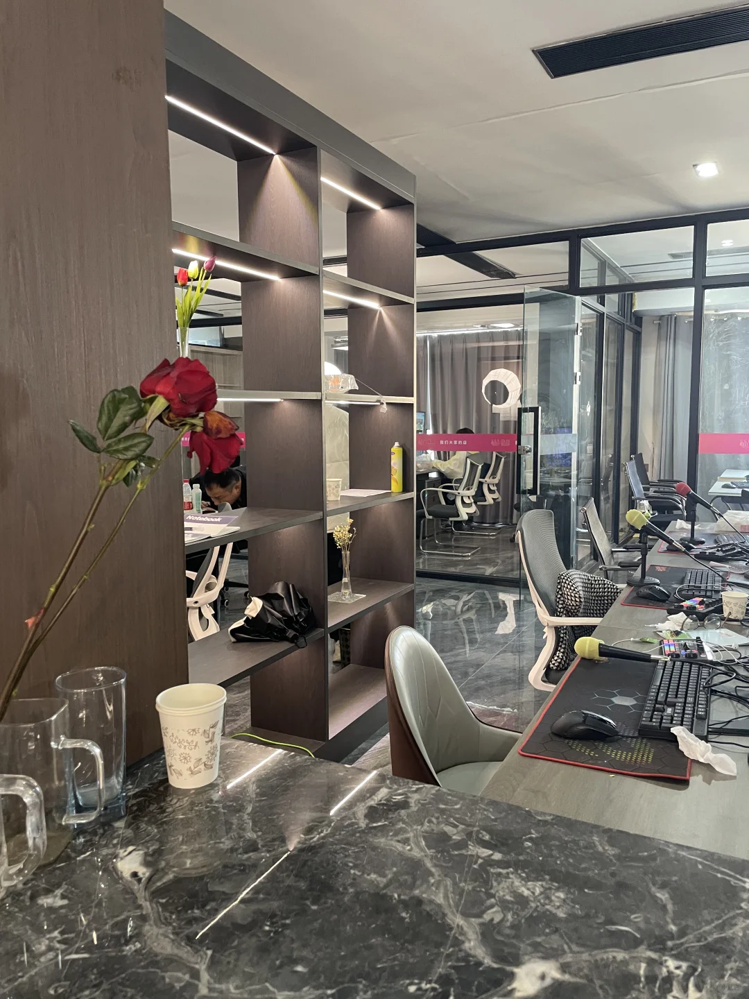 公司只有我和老板是一种什么养的体验？？