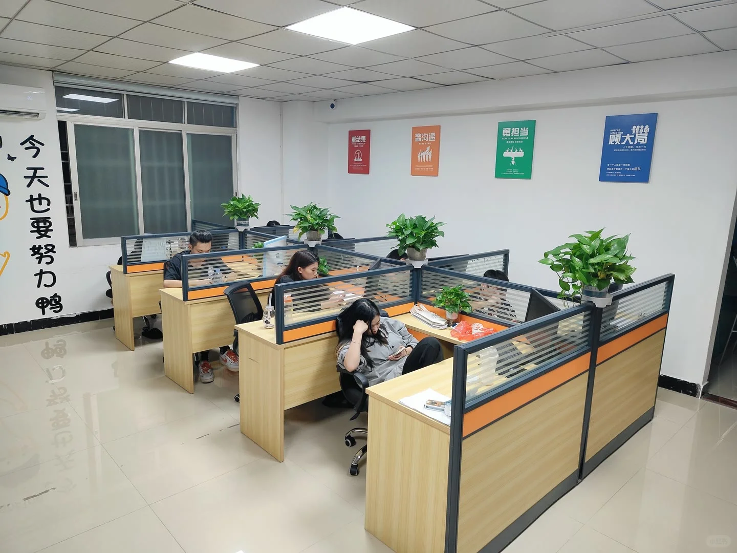 找不到工作，不想进厂的，招聘文员有你位置