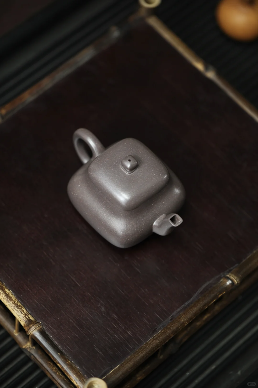 什么是“大红袍”泥？所谓“大红袍”泥，可