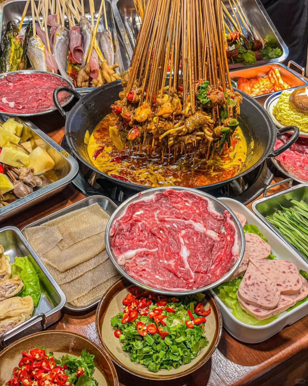 服务员招聘启事 分店即将开业急招！