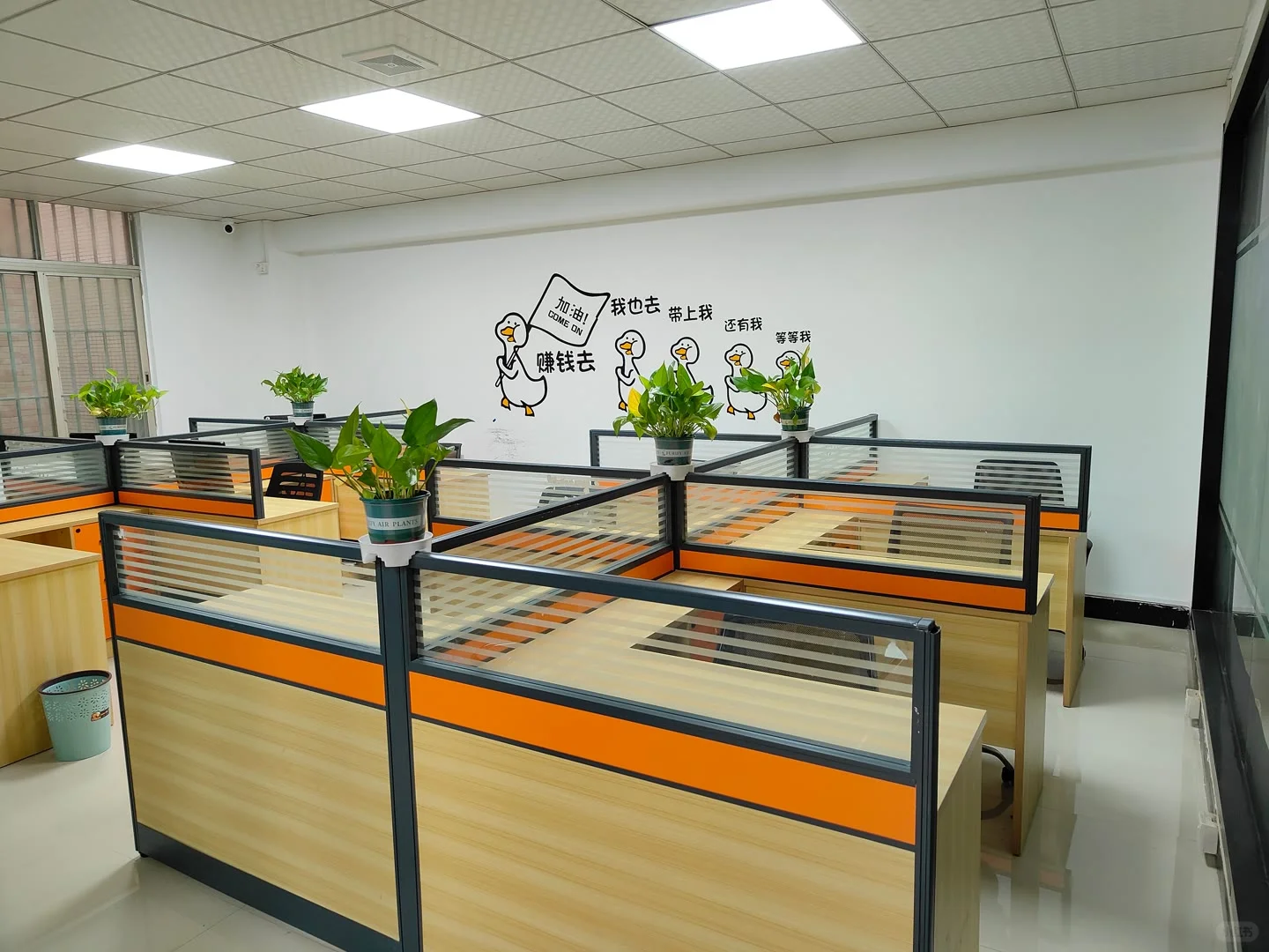 找不到工作，不想进厂的，招聘文员有你位置