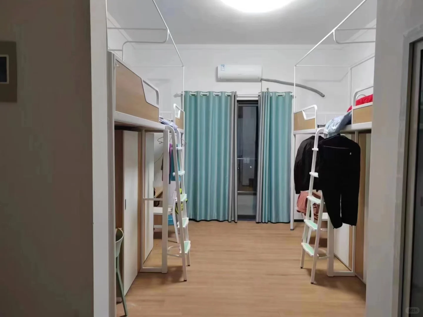 招聘行政文员，无责底薪，包吃包住！