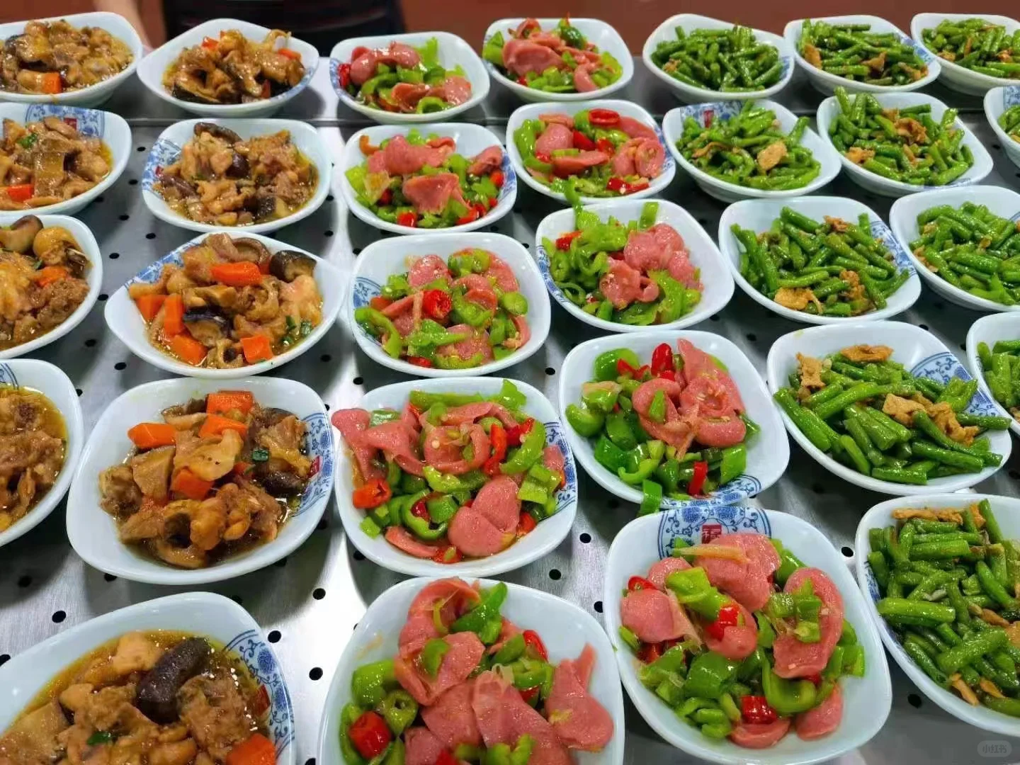 招聘行政文员，无责底薪，包吃包住！