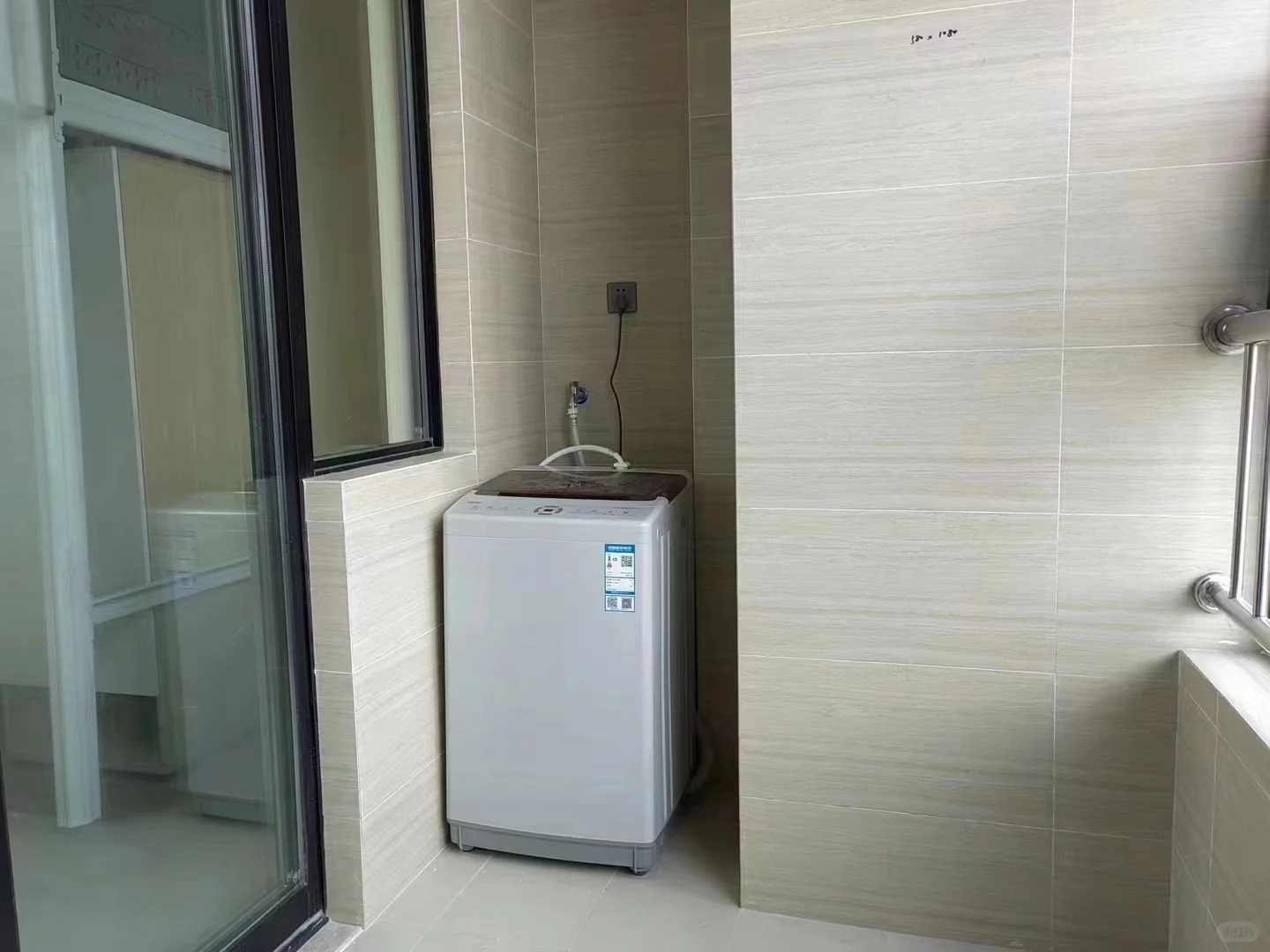 招聘行政文员，无责底薪，包吃包住！