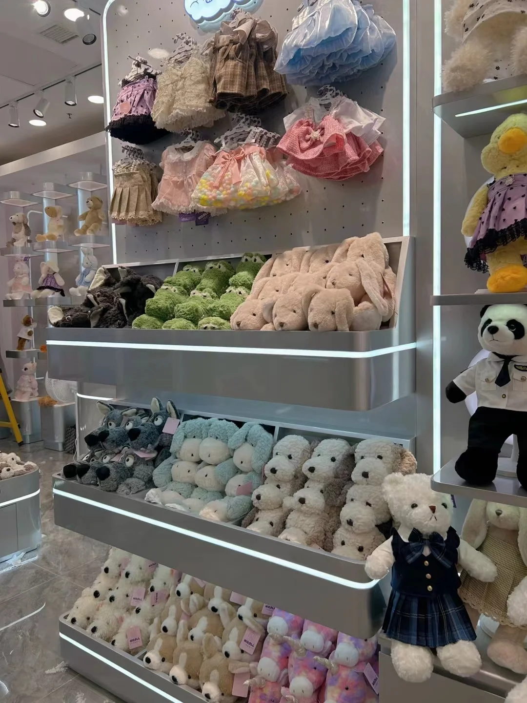 有没有想来烟台芝罘万达上班的呀？