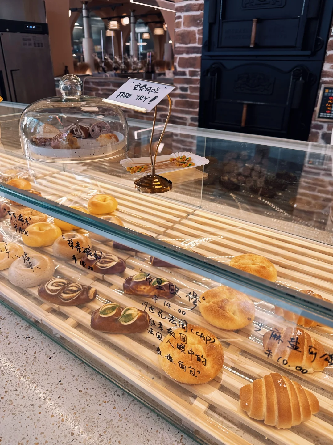 招个咖啡店店员陪我玩～