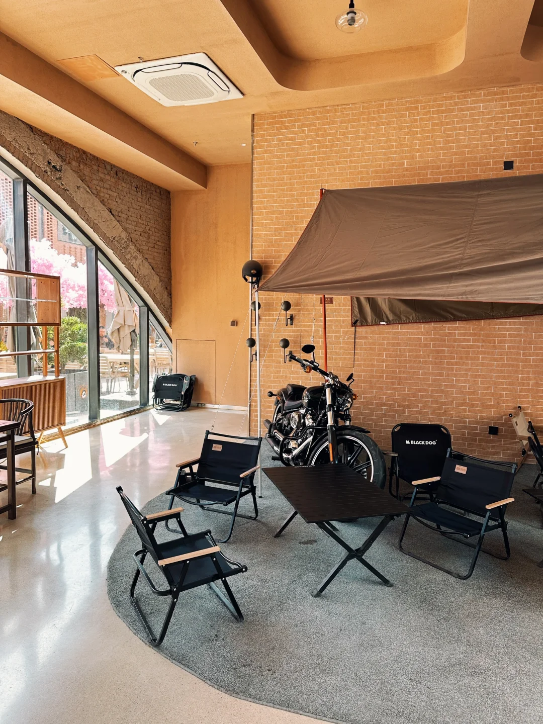 招个咖啡店店员陪我玩～