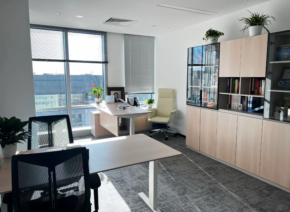 坐标：杭州！！！离地铁很近 公司很融洽！