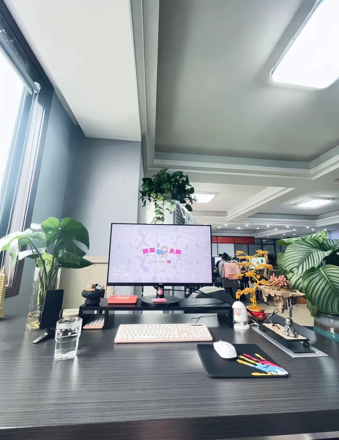 坐标：杭州！！！离地铁很近 公司很融洽！