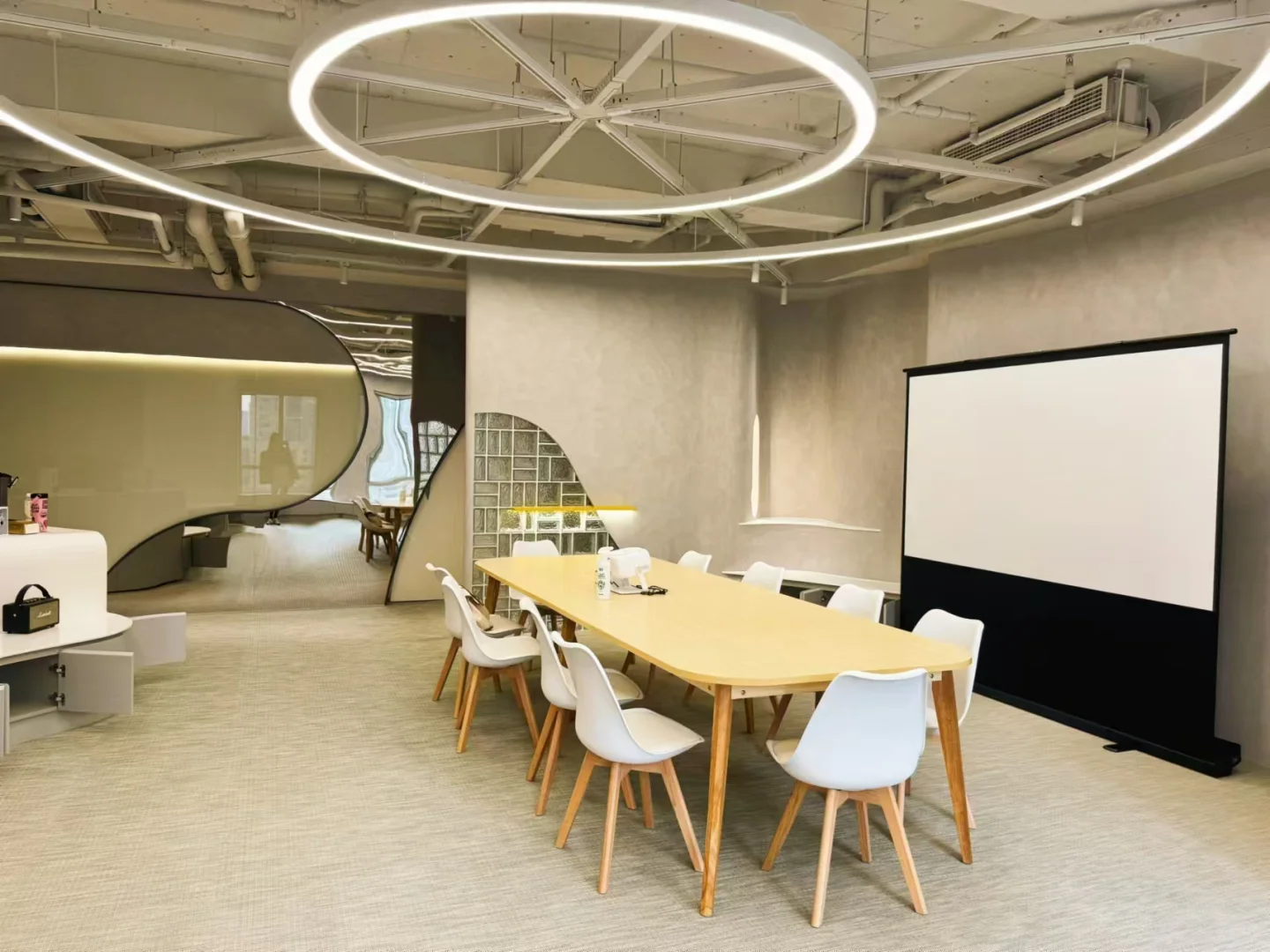 假装上班有限公司