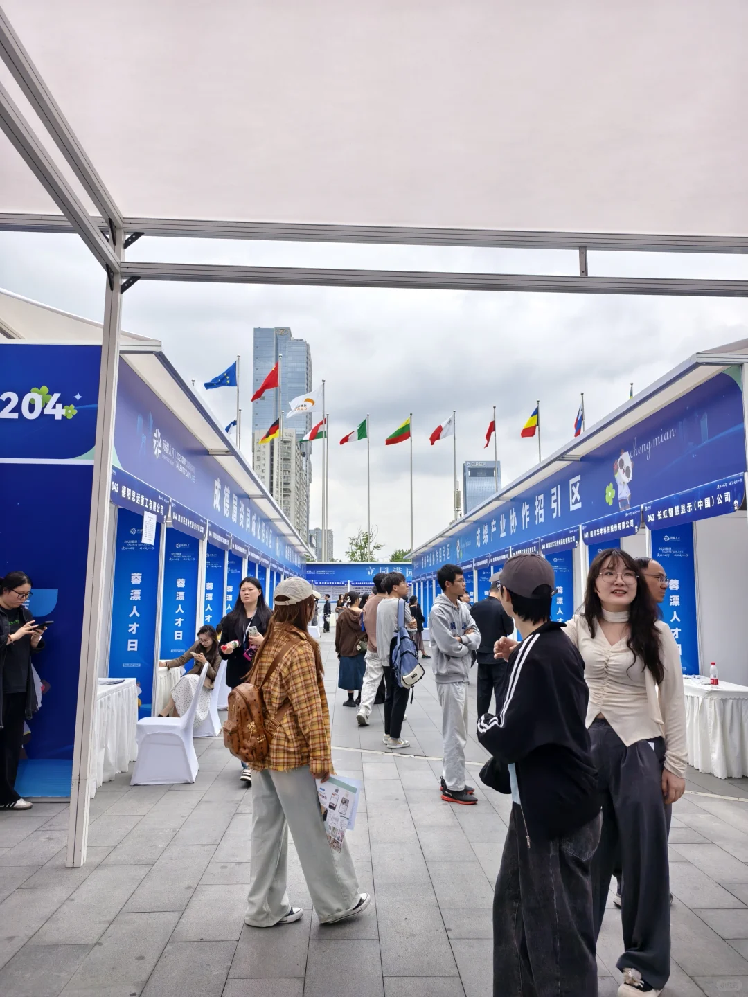 人很多，公司很多，招聘岗位也很多，希望多