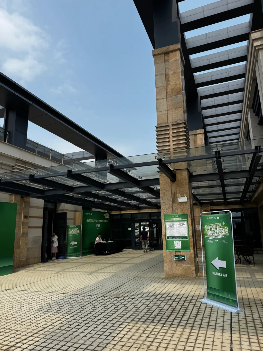 清华人勇闯澳门大学招聘会