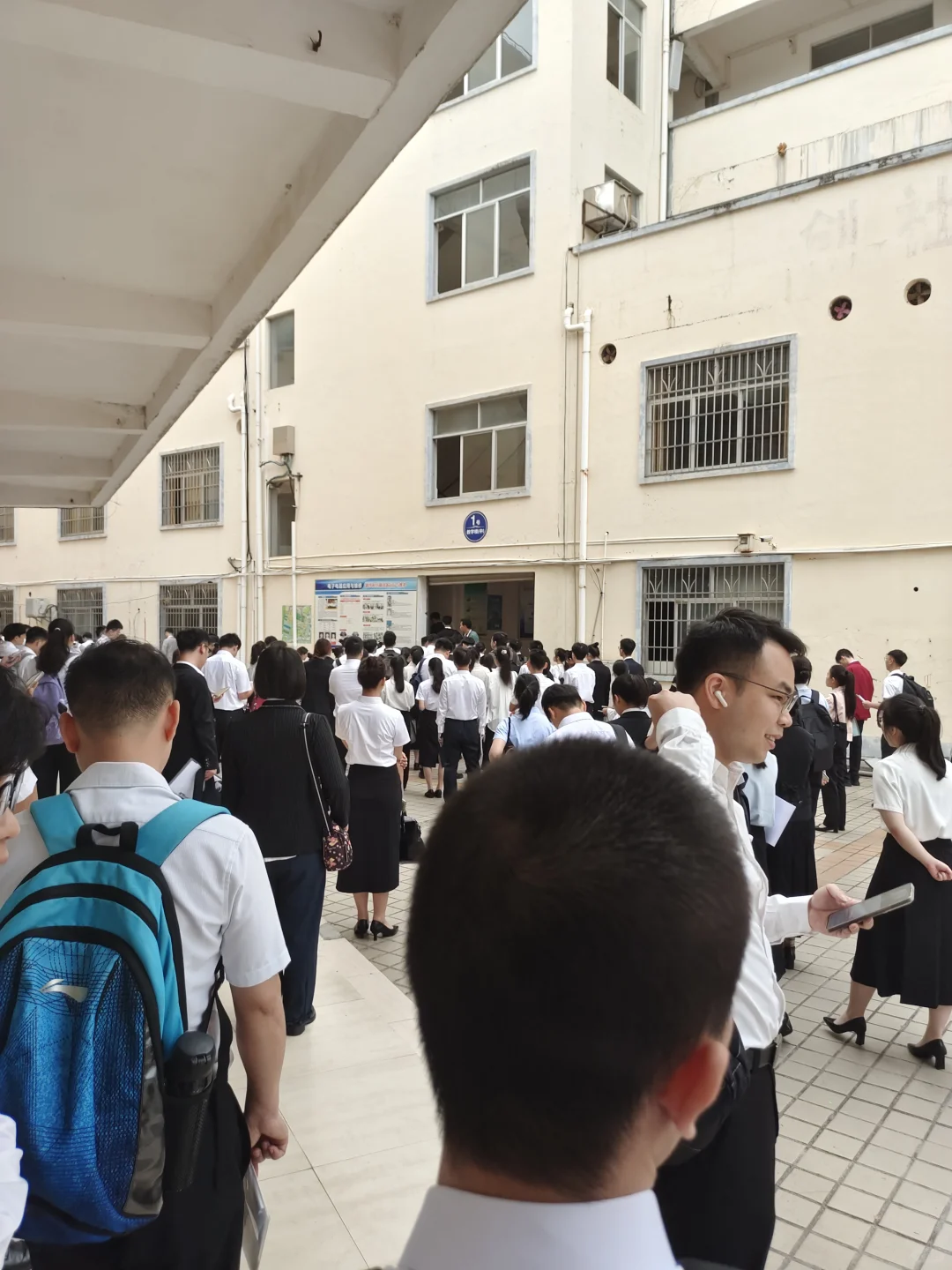 前辈们给点建议，太纠结了