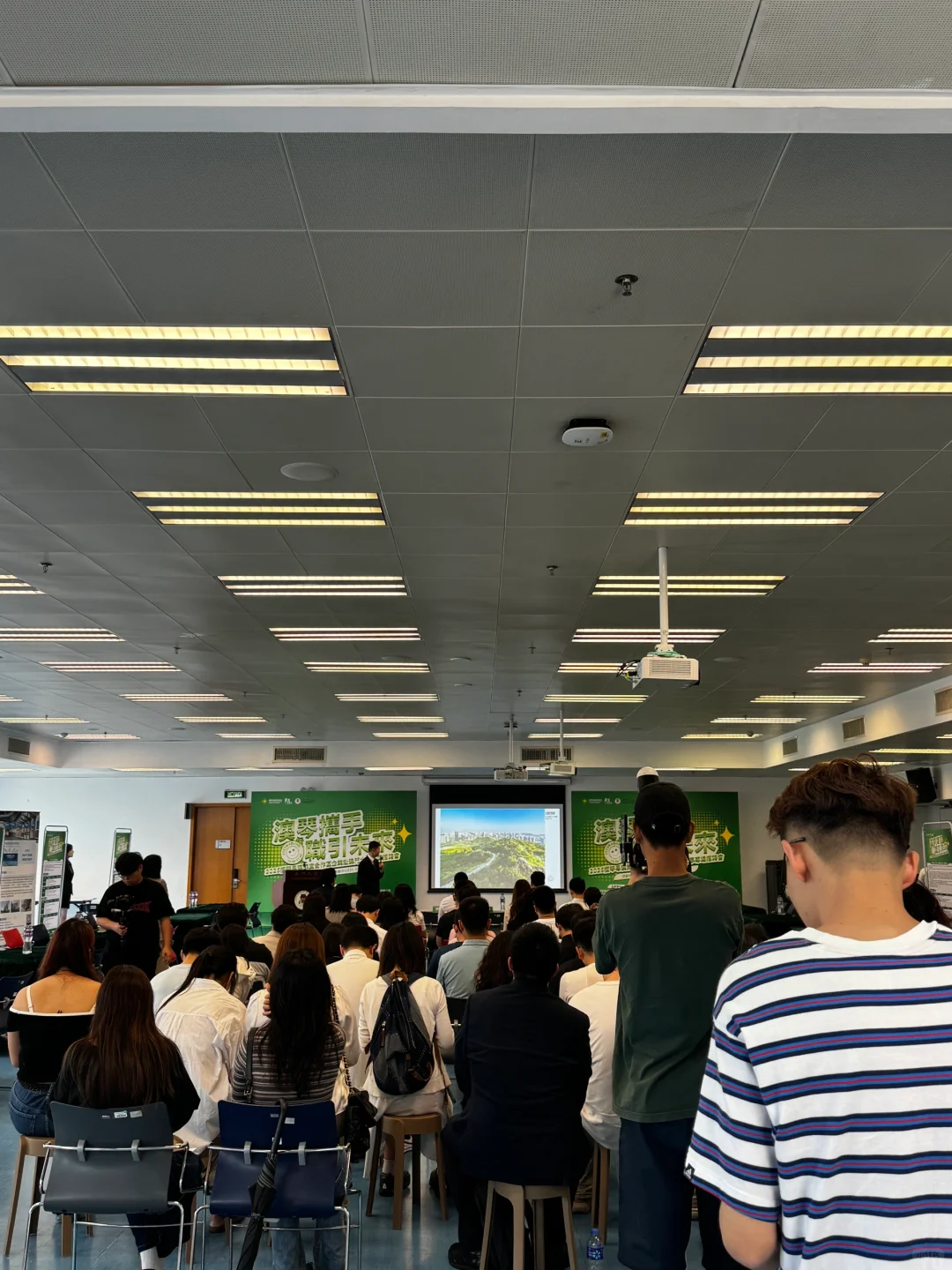 清华人勇闯澳门大学招聘会