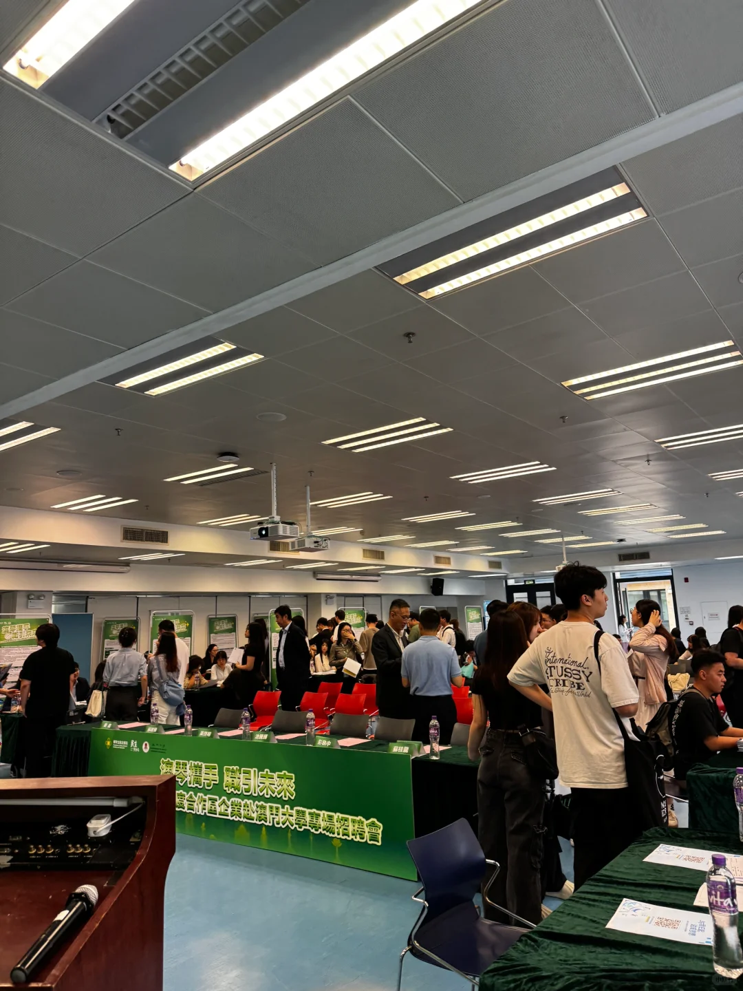 清华人勇闯澳门大学招聘会