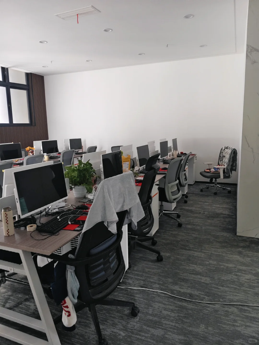 早九点半🕤晚六点🕕，双休不加班，招人