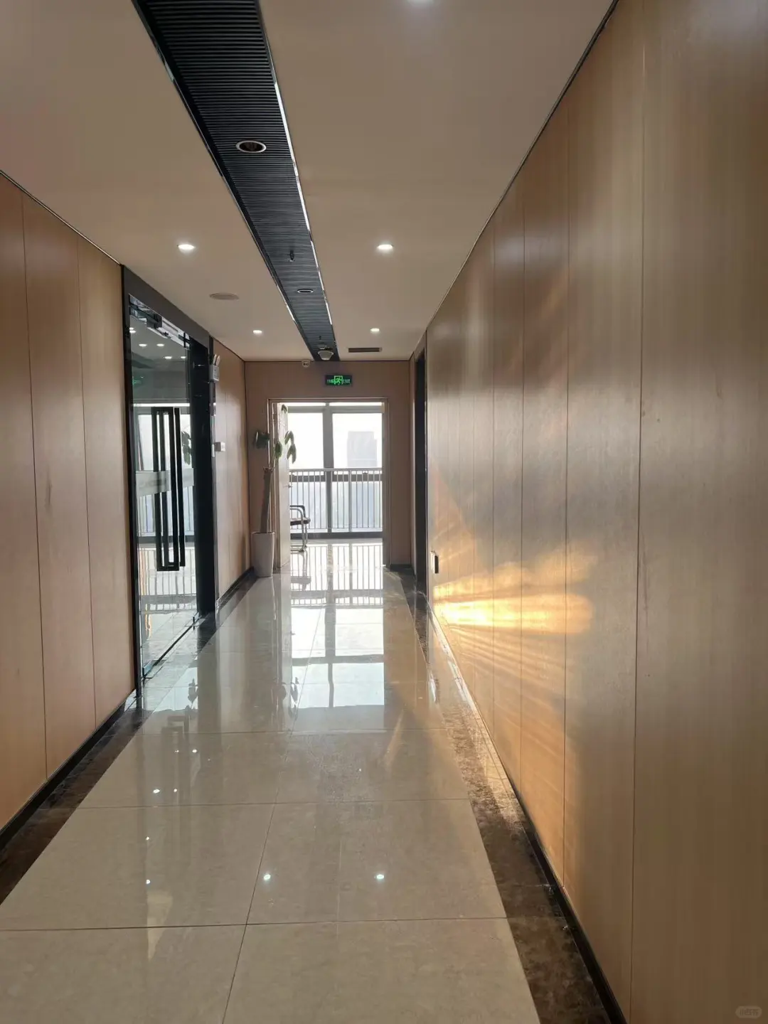 招聘招聘 早九晚六周末双休还有一天放假啦