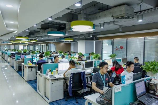 想进这家公司的，请举手？哈哈