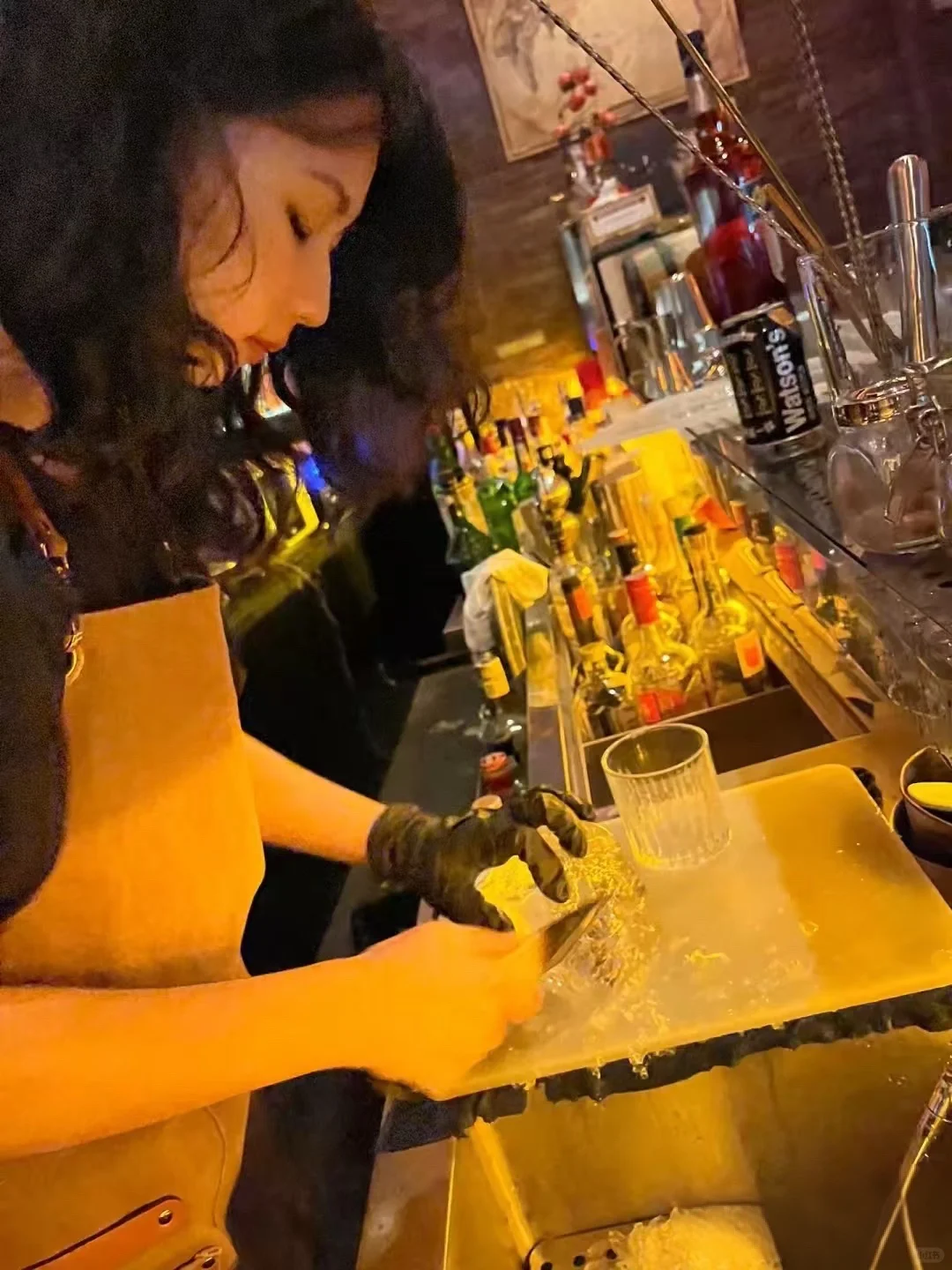 成都酒馆招聘服务员