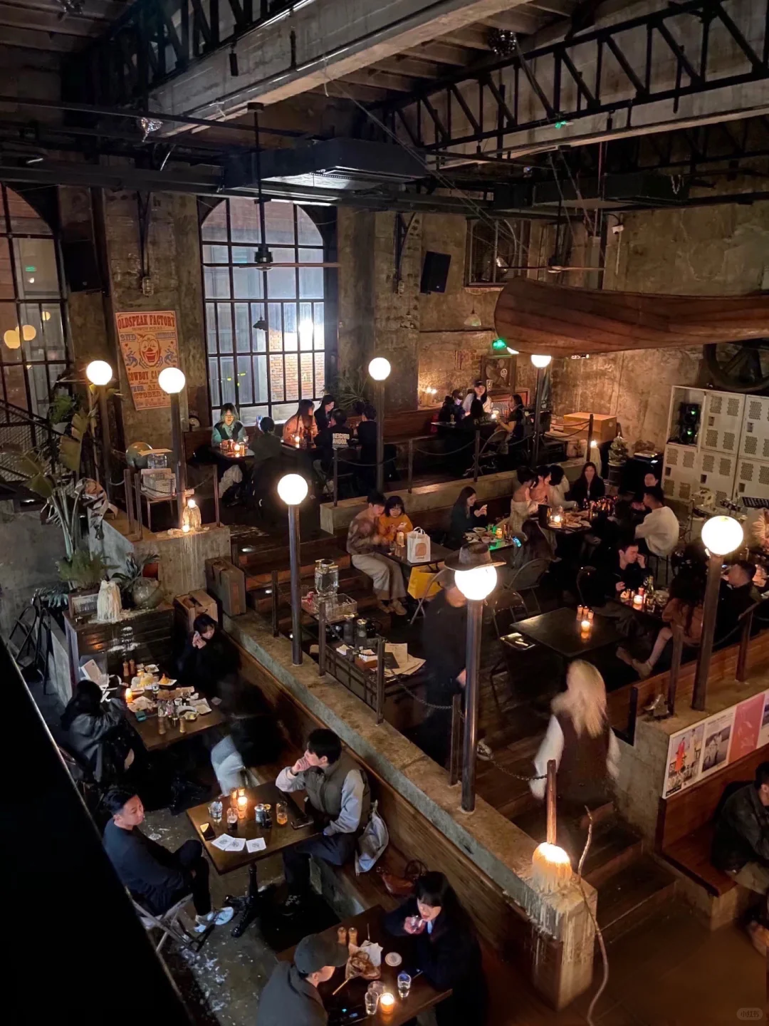 成都酒馆招聘服务员