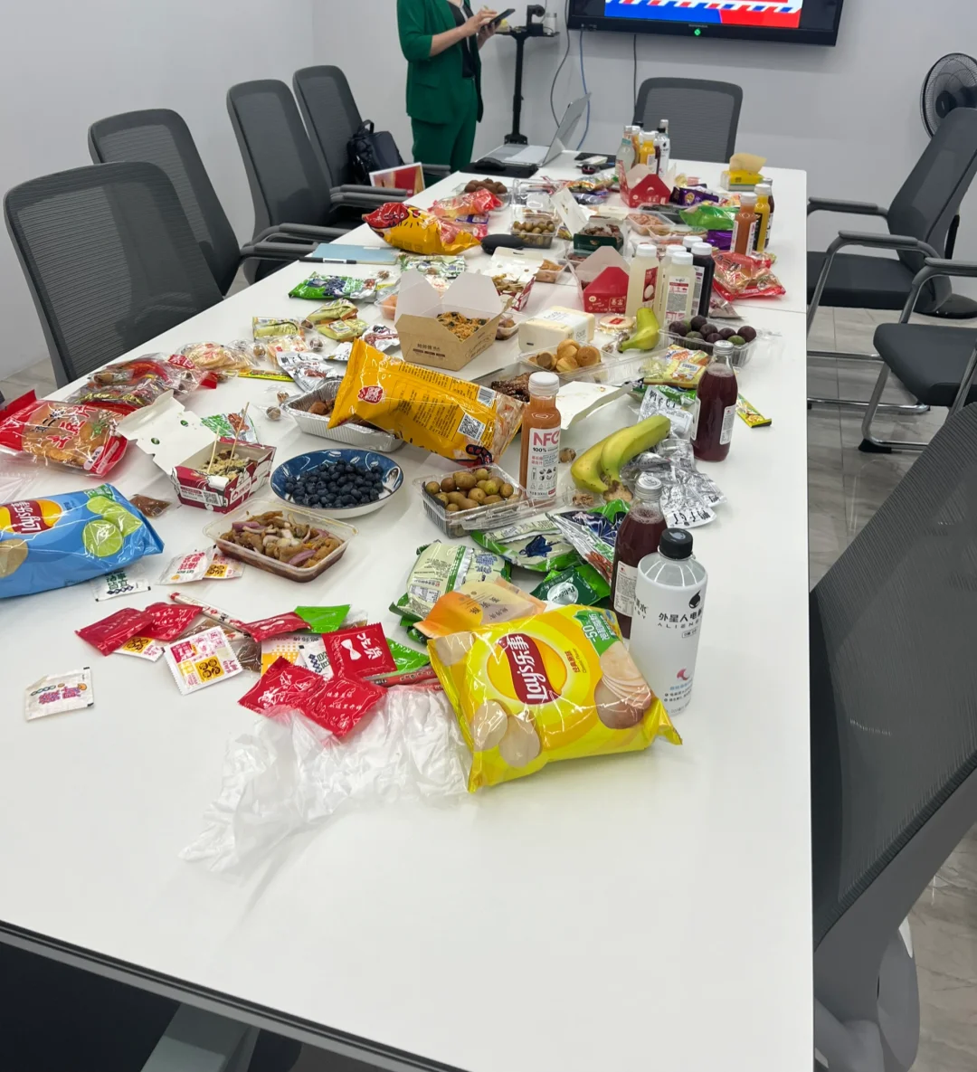 地铁口、周末双休的公司招人