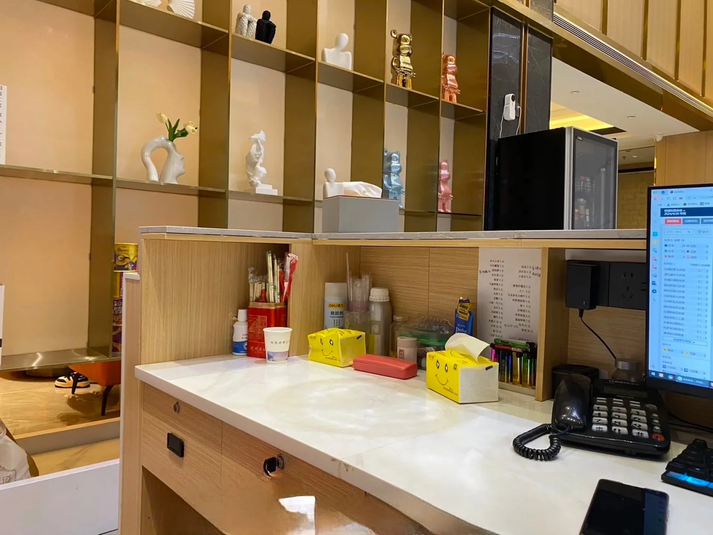 前台5200➕包吃住