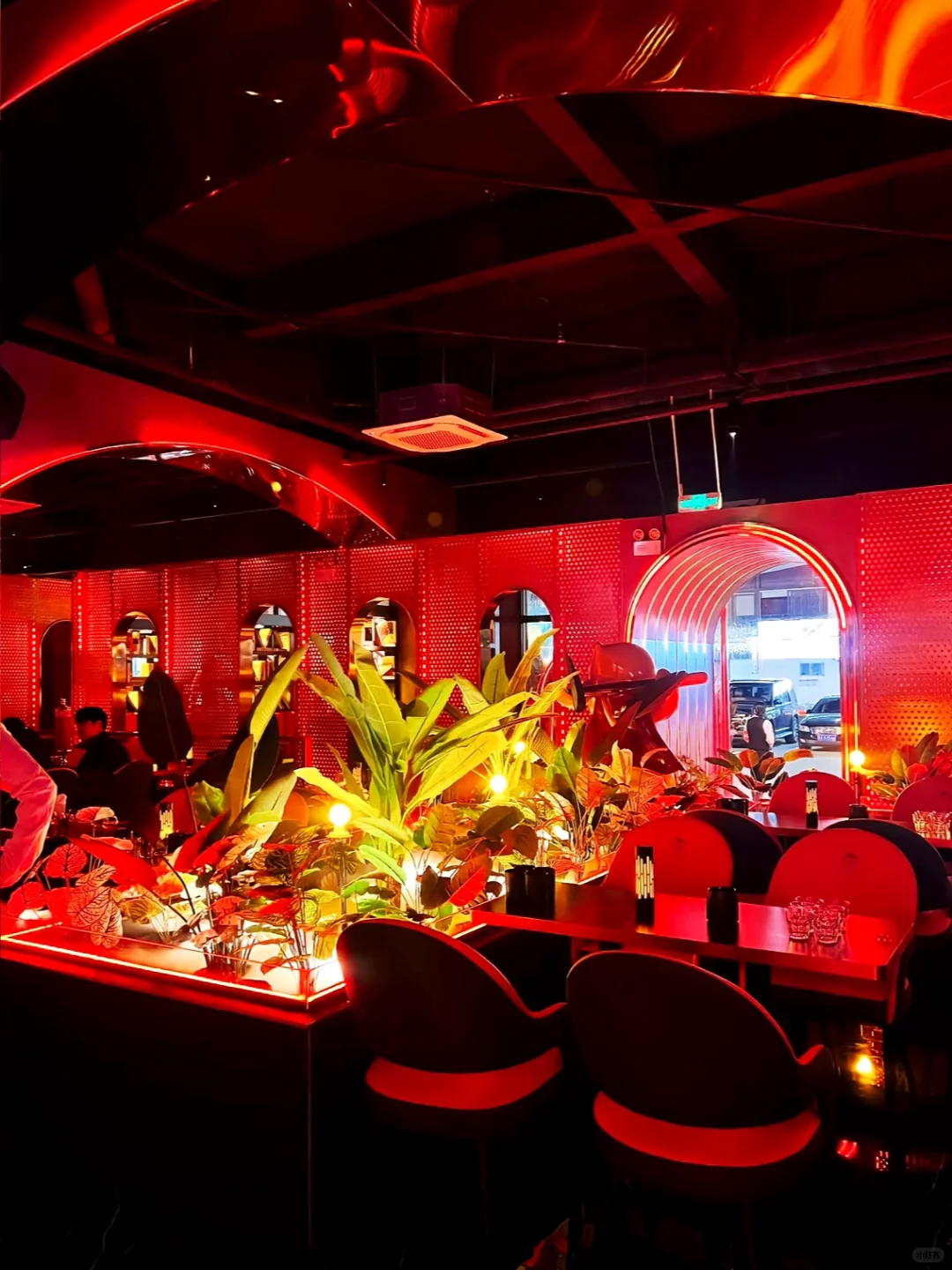 南宁青秀区 音乐吧前台4500+ 召聘啦！