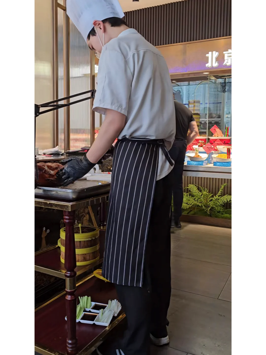 5000 左右 + 免费三餐，市北院里汤包岗等你