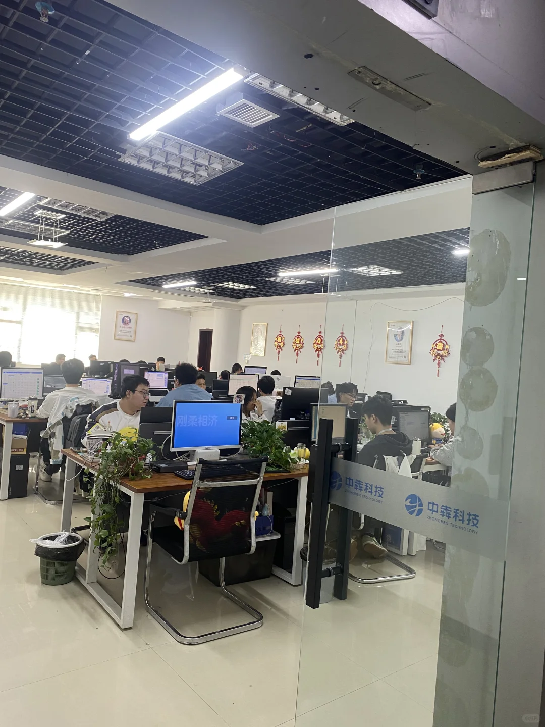 带你们看看程序员办公场景~